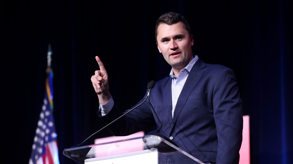 Americký konzervativní aktivista Kirk postřelen